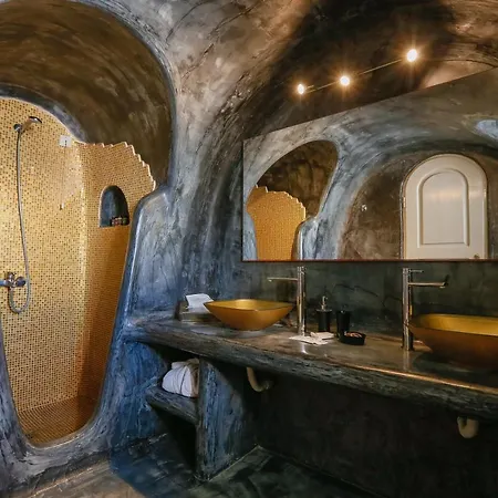 Ilioperato Hotel 4*